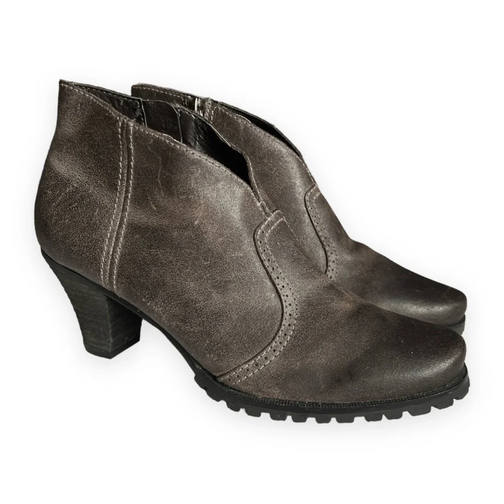 Softwalk Women's Dakota Ankle Boot 7.5N Brown Distressed Suede Leather S1104-240